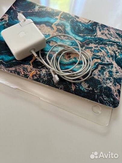 Продам MacBook оригинал