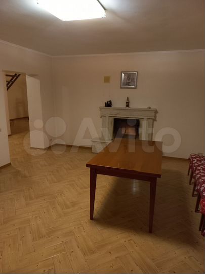 5-к. квартира, 200 м², 3/4 эт.