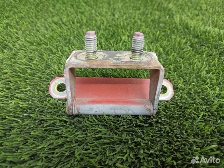 Петля крышки багажника задняя левая Nissan Almera