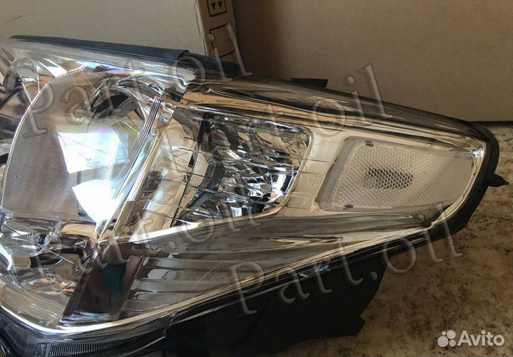Фара новая Toyota Land Cruiser 200 2007-2011