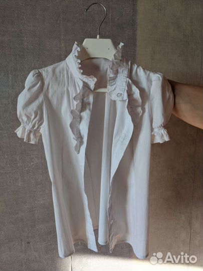 Белая рубашечка 128 размер с оборками на девочку