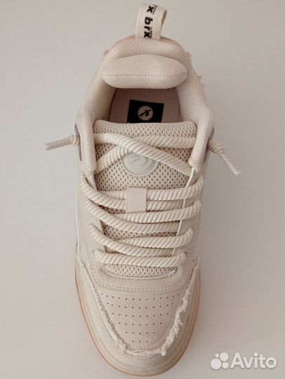 Кроссовки женские