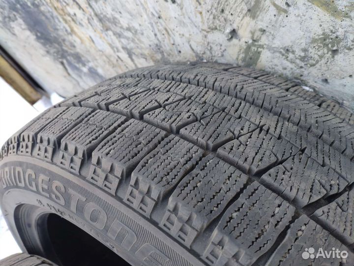 Bridgestone Blizzak VRX 215/50 R17 91S