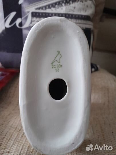 Фигурка фарфоровая