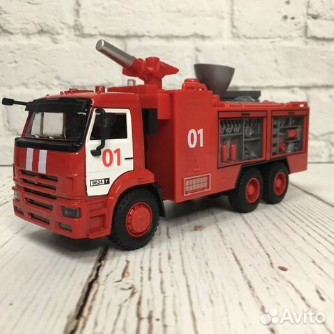 Пожарная машина со звуком светом и водой