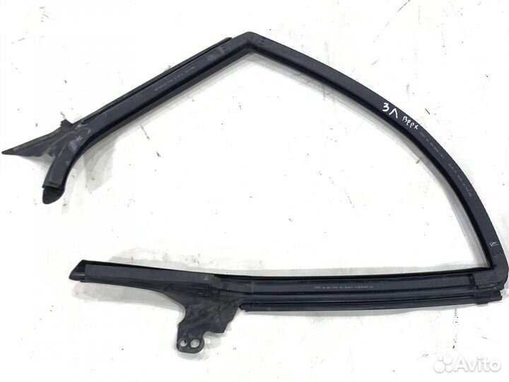 Уплотнитель двери левый задний Audi A7 4G