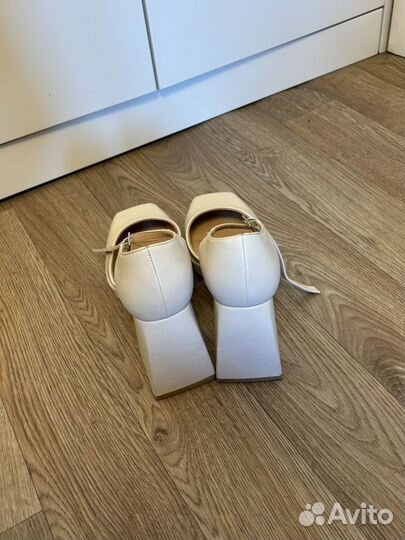 Кремовые туфли с квадратным носом