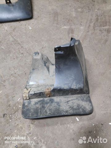 Брызговик левый Toyota Land Cruiser Prado 120