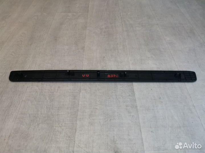 Накладка порога (внутренняя) передняя правая Mazda