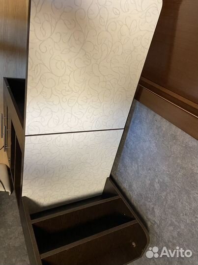 Маникюрный стол