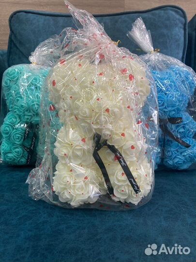 Мишка из роз в упаковке