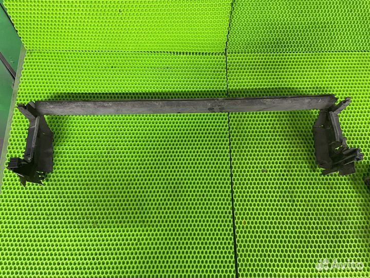 Воздуховод радиатора нижний Mercedes S W221