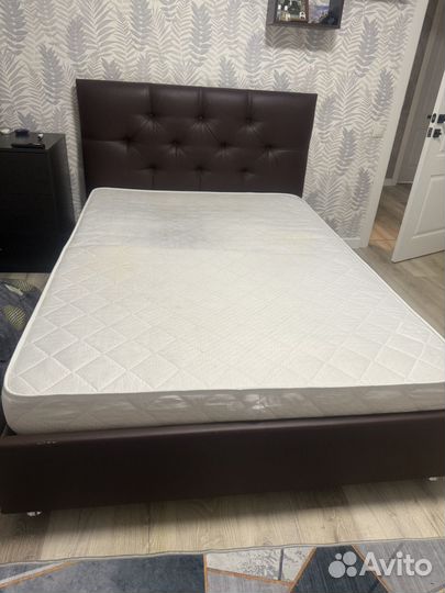 Кровать с матрасом 160 200