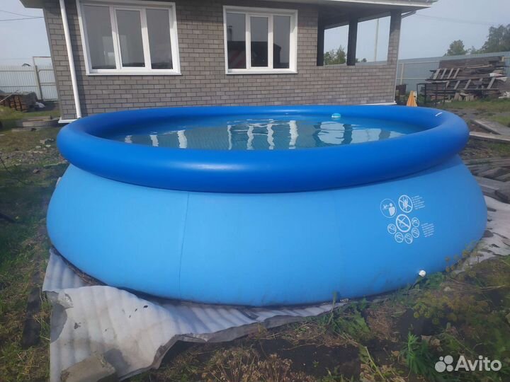Надувной бассейн