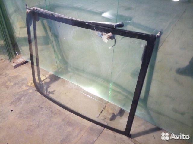 Лобовое стекло каленое экскаватор Hitachi 200