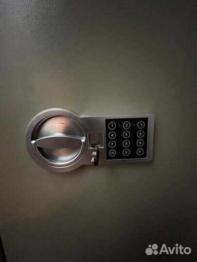 Вскрытие замков, гаражей, сейфа, авто, замена замк