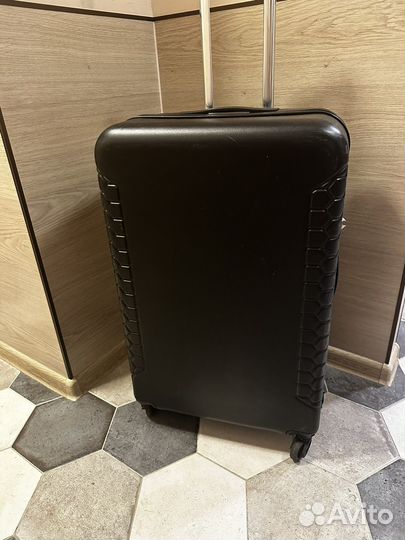 Чемодан на колесах большой