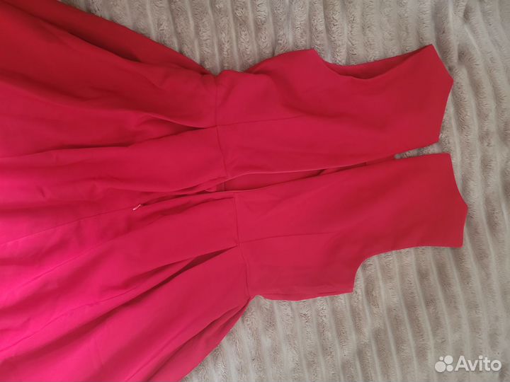 Красное платье