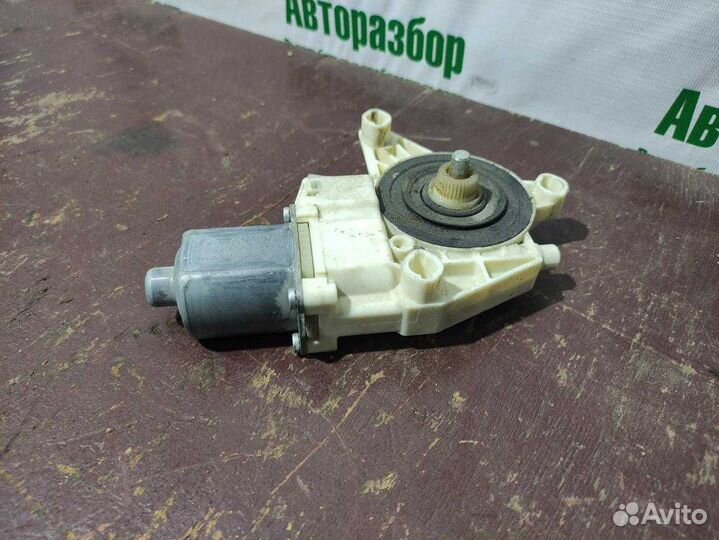 Моторчик стеклоподъемника Mercedes-Benz C-класс