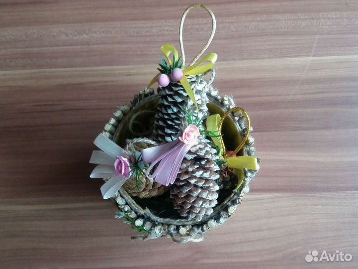 Корзинка с шишками+новогодние шишки