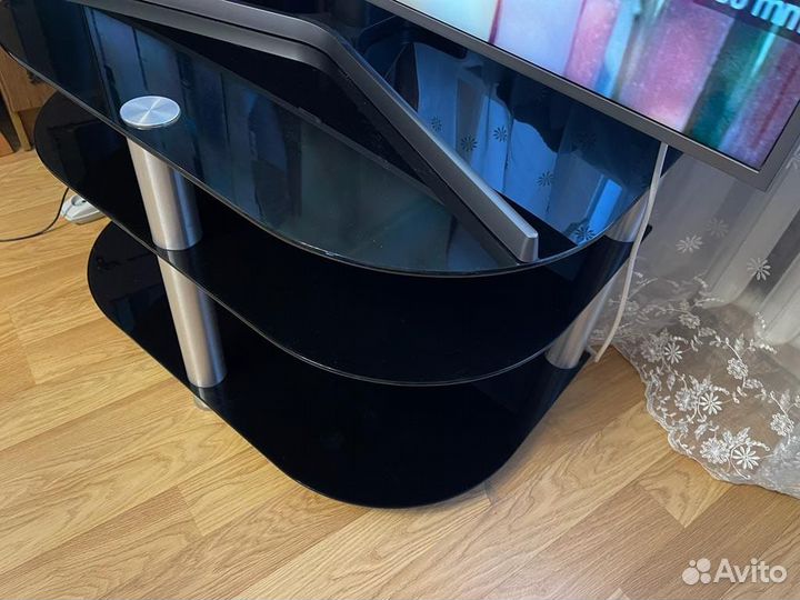 Стеклянная тумба под телевизор