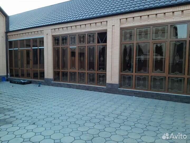 Пластиковые окна и двери, витражи