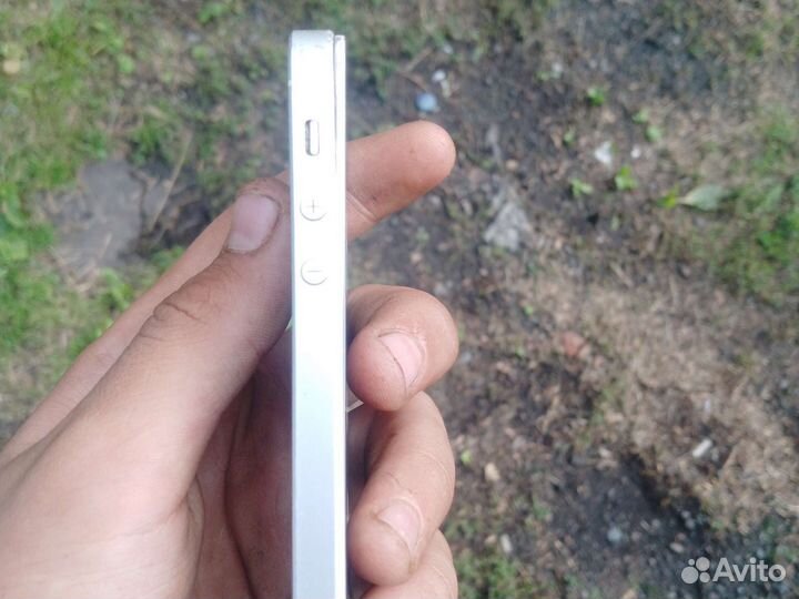 Телефон iPhon ce