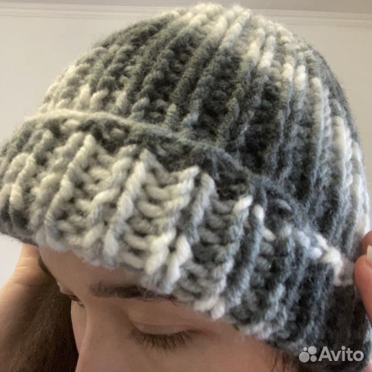 Шапка женская вязаная ручная работа