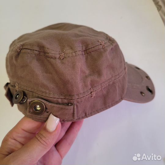 Кепка летняя на заклепках универсальная