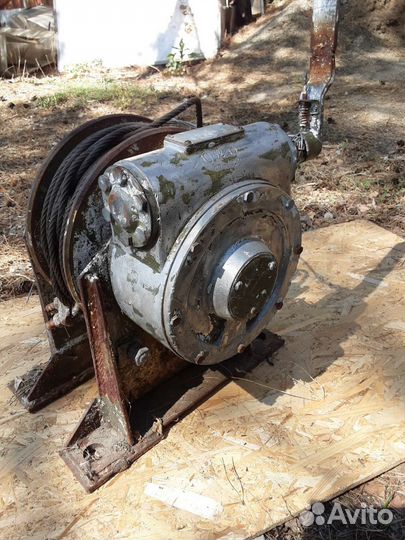 Старый механизм ручной 3тн на станине