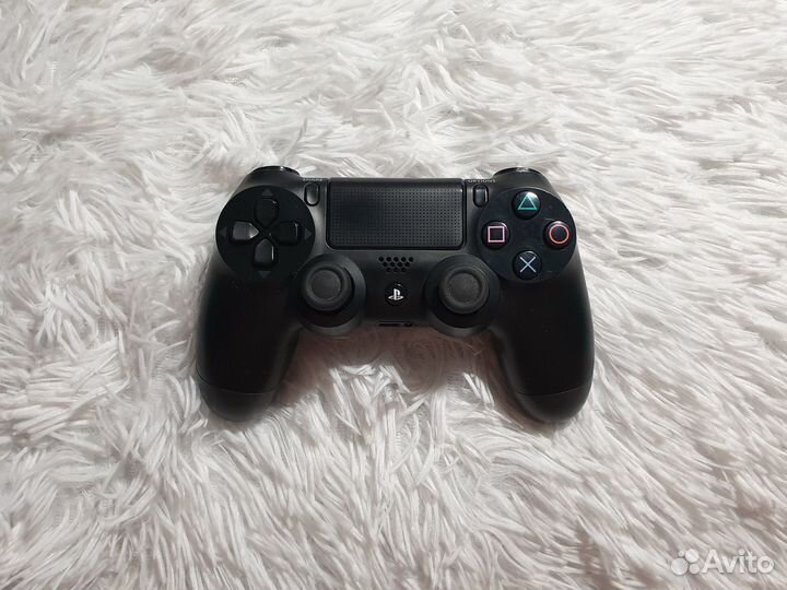 PS4 1Tb + около 50 игр. Прошита. Возможен обмен