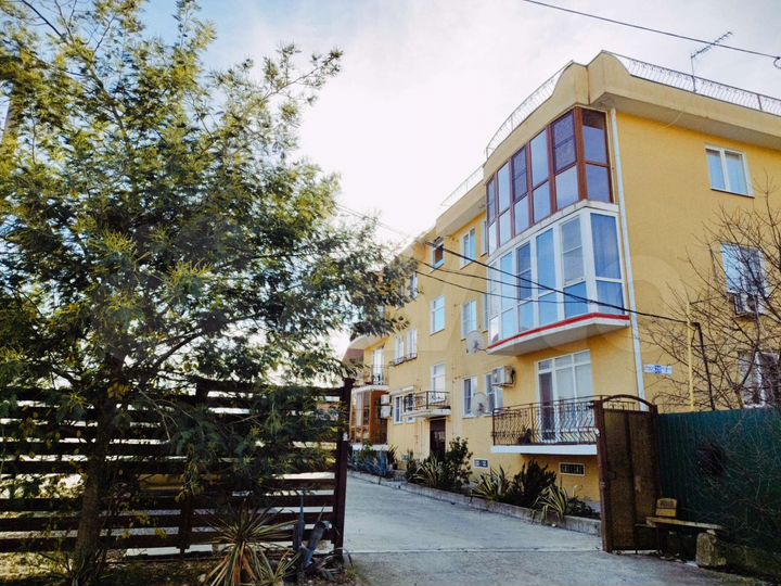 2-к. квартира, 70 м², 1/3 эт.