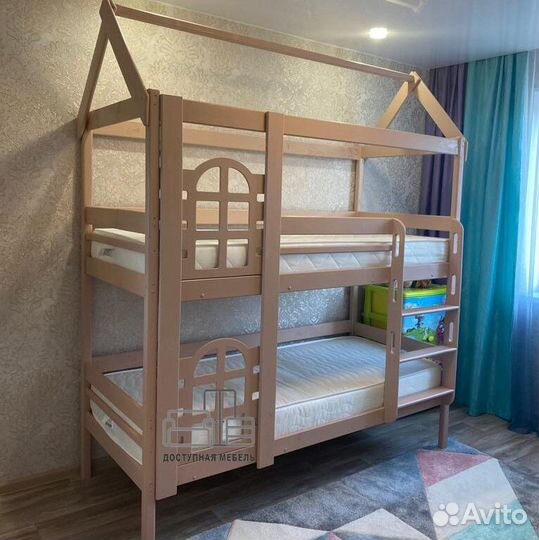 Двухьярусная кровать домик