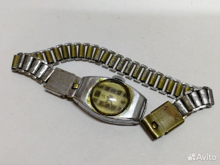 Старинные женские часы с браслетом