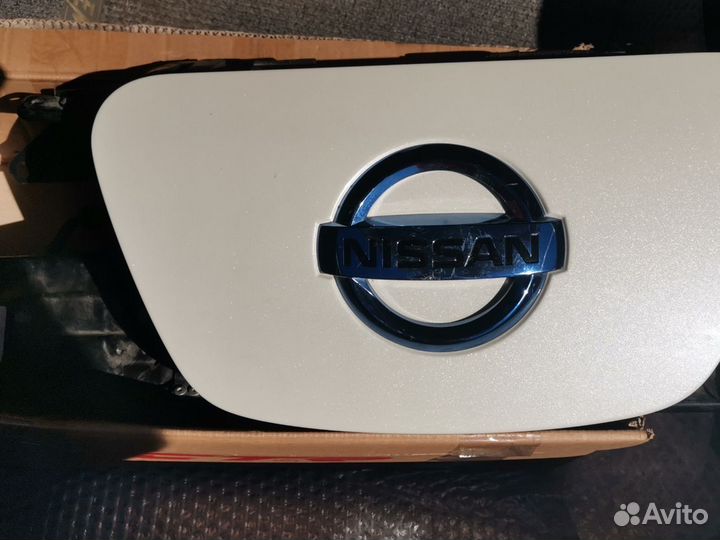 Лючок зарядки для Nissan Leaf AZE0 Цвет QAB G 2014