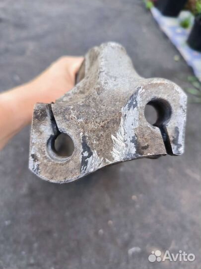 Поворотный кулак левый Audi Q5