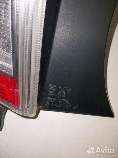 Фонарь задний левый Toyota Prius 3 ZVW30
