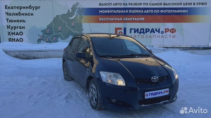 Обшивка стойки задней правой нижняя Toyota Auris (E150) 6255102080B0. Потертости