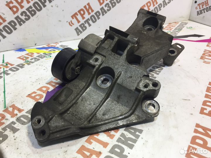 Рено Меган Кронштейн навесного оборудования