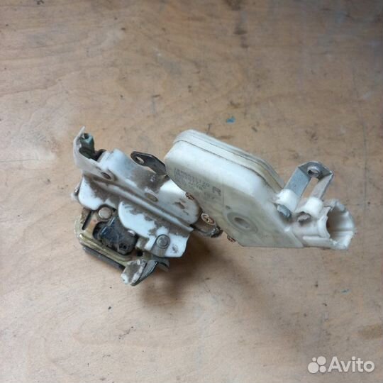 Замок двери задний правый Nissan Almera N16