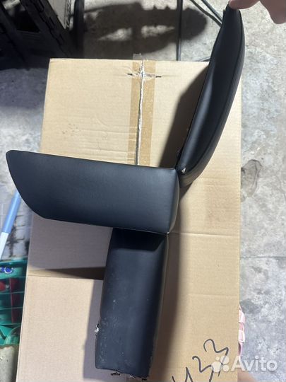 Подлокотник renault duster