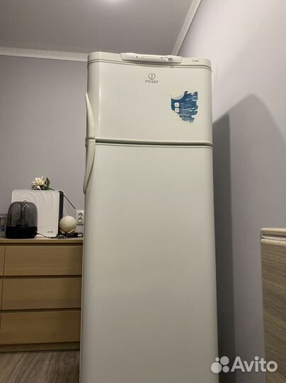 Холодильник Indesit