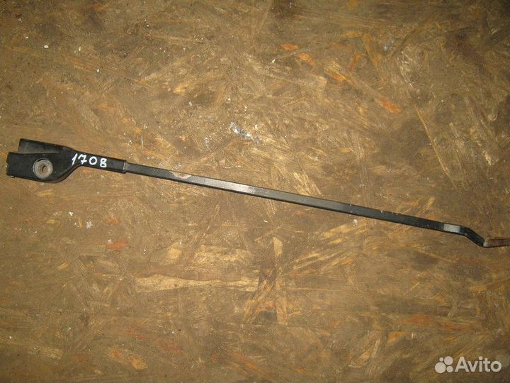 Поводок стеклоочистителя передний Audi 100 С3