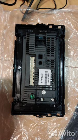 Мультимедийный навигационный центр с цв монитором