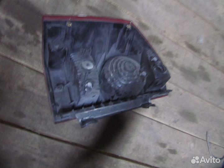 Фонарь задний правый Mitsubishi Pajero 2000-2006