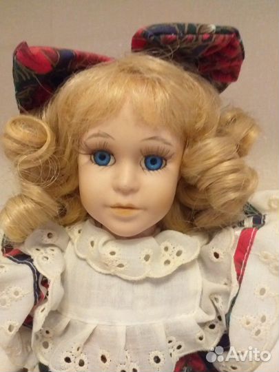 Фарфоровая кукла