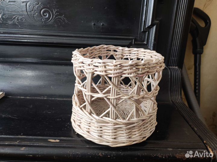 Плетеные корзинки из бумажной лозы