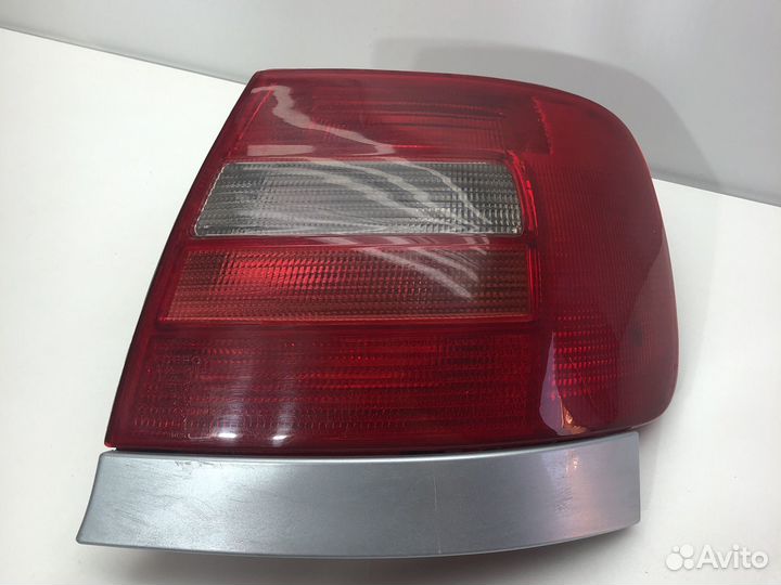 Задний правый фонарь Ауди А4 Б5 рестайлинг