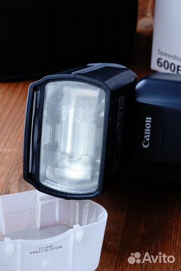 Вспышка Canon 600EX RT