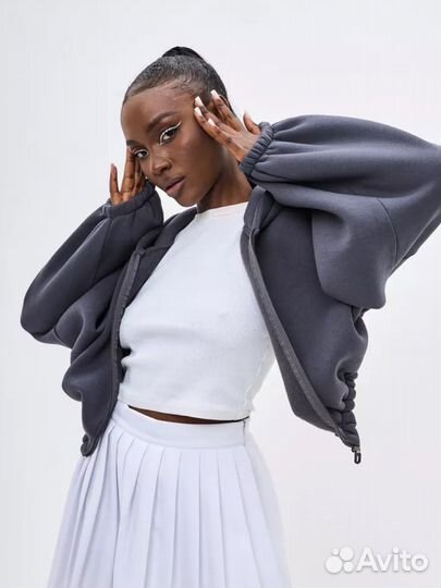 Укороченное зип худи серое